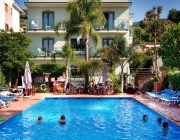 Hotel a 3 stelle con piscina a Sorrento
